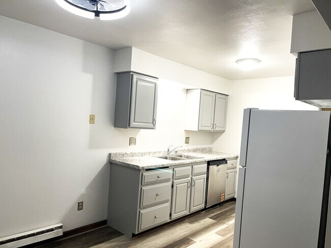 2241 Luann Ln