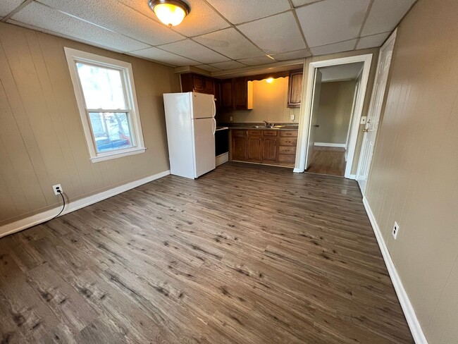 Building Photo - 16 Western Ave Unit Apt 2