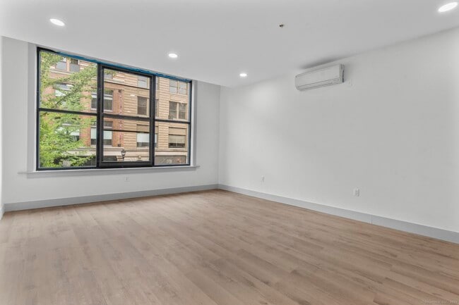 Photo - 111 Bank St Unit 2B