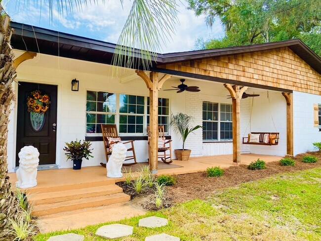 Photo - SPACIOUS HOME ON ACREAGE