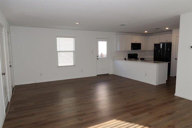 Photo - 716 Commander Abbott Dr