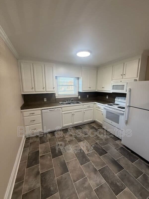 Photo - 720 S Main St