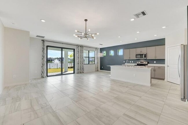 Photo - 6007 SE Sky Blue Cir