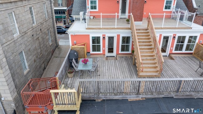 Photo - 138 Bank St