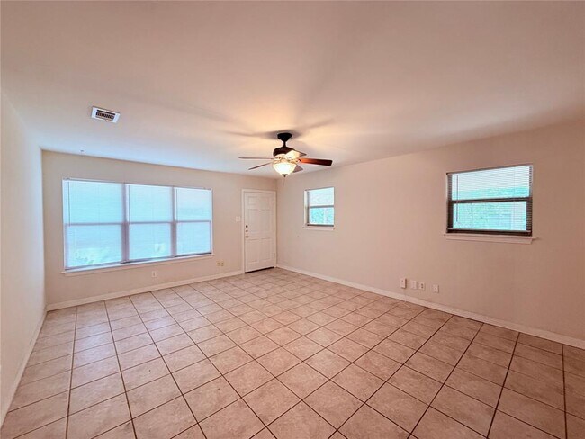 Photo - 5915 Sunshine Dr