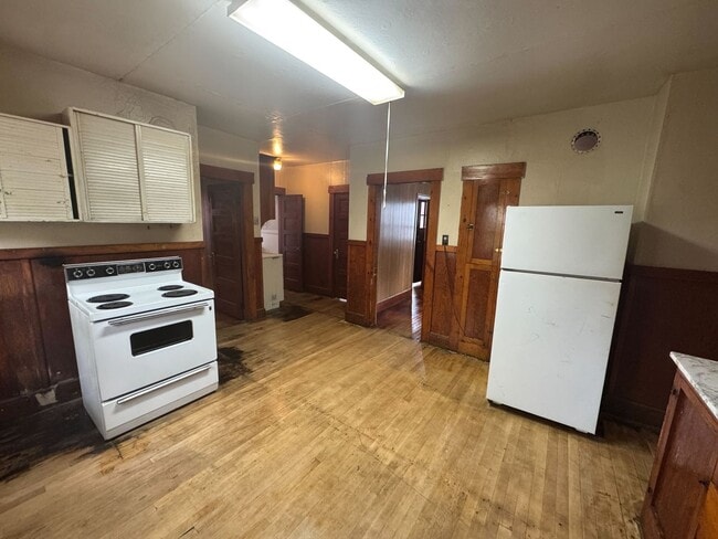 Building Photo - 13 Sullivan St Unit A