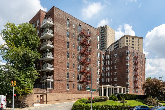 Photo - 601 Kappock St