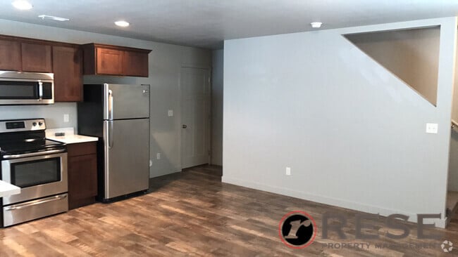 Building Photo - Awesome 2 Story Townhome in Vineyard w/ at...