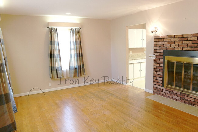 Photo - 2201 S Claremont Ave