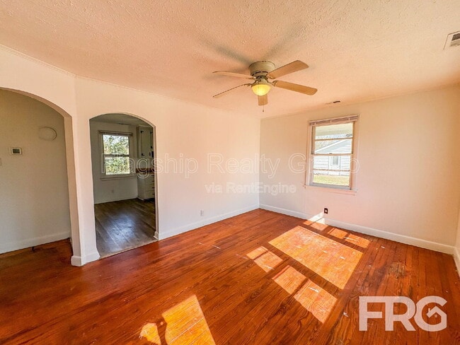 Photo - 114 Blaire Ln