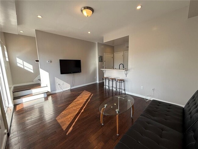Building Photo - 1727 Stillwell Ave Unit #B Rental