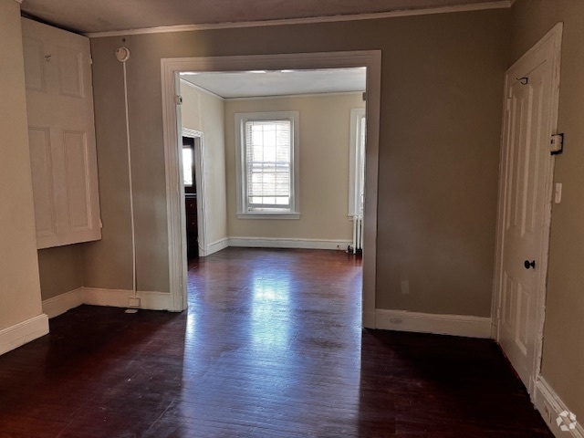 Building Photo - 16 W Chestnut St Unit Three Rental