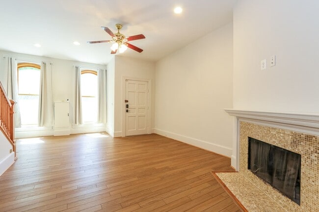 Photo - 1318 A St SE Unit A