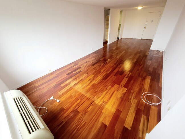 Photo - 118-17 Union Turnpike