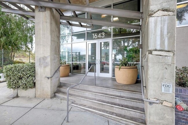 Building Photo - 1643 Sixth Ave Unit 402
