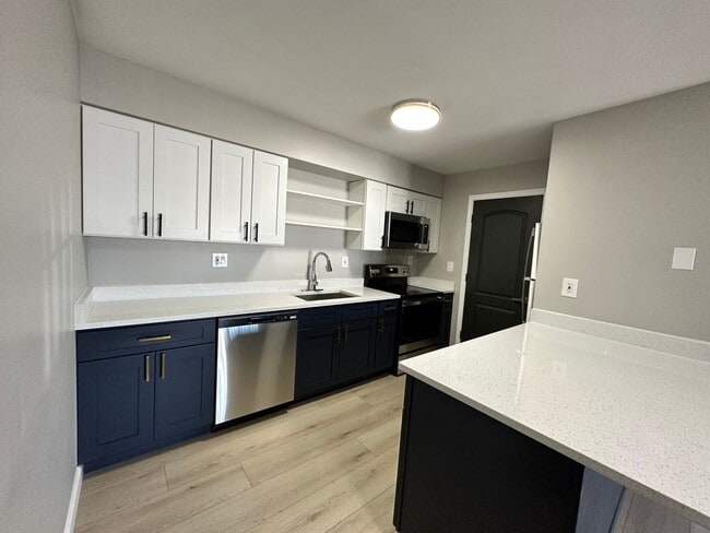 Photo - 2 Bedroom with In-Unit Washer Dryer plus G...