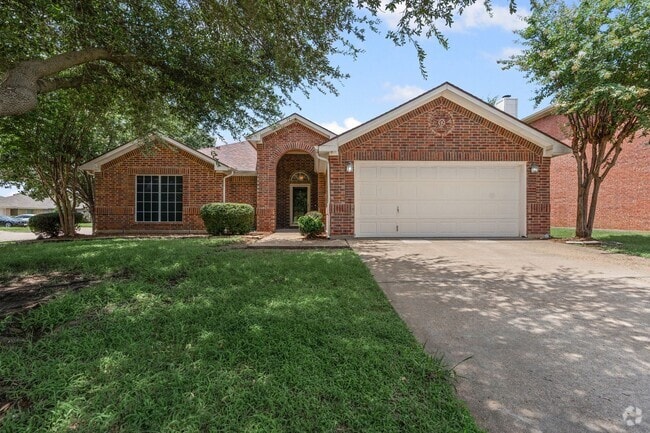 Building Photo - Beautiful in Burleson - JOSHUA ISD Rental