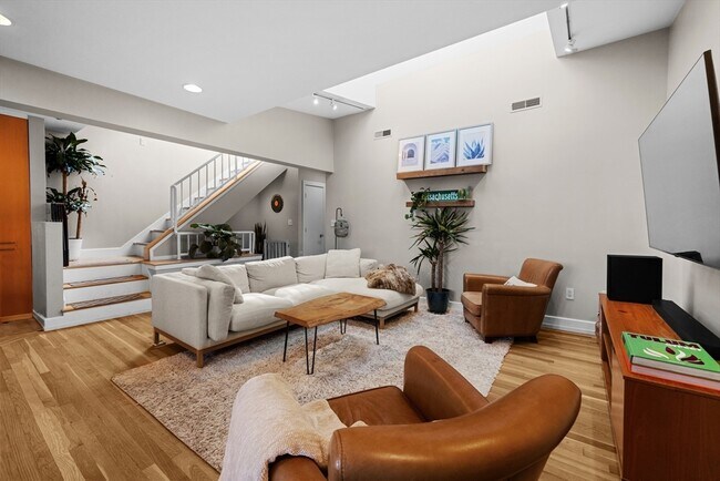 Building Photo - 530 Massachusetts Ave Unit 4