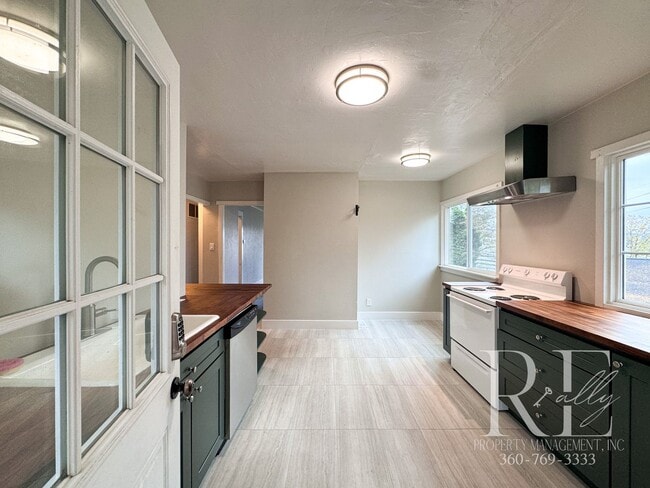Photo - Charming Upper Unit with Modern Kitchen, W...