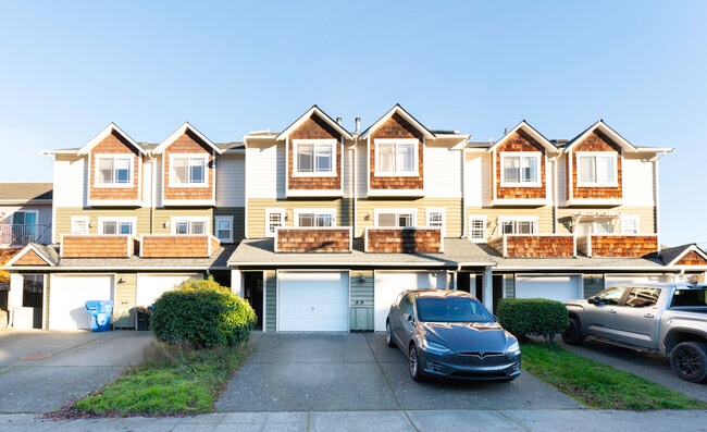 Building Photo - 3606 22nd Ave W