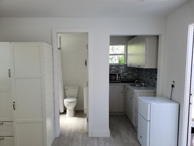 Photo - 4500 SW 62nd Ave Unidad CORAL LAKE