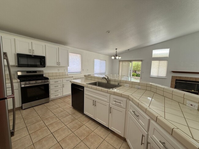 1030 Windmill Dr