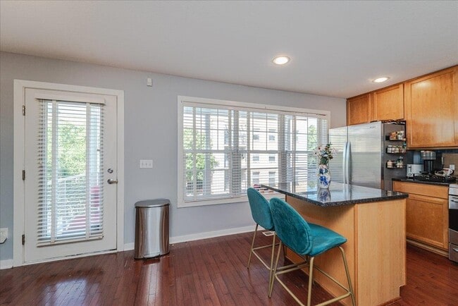 Photo - 1440 Marshall St NE