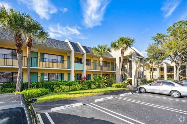Building Photo - 1618 Meadows Cir W Rental