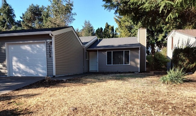 Building Photo - Available Sept. 1st.~ 3 bedroom and 1 bath... Unit 1559 Rental