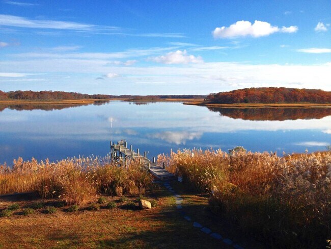 Photo - 105 W Neck Point Rd