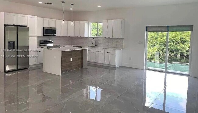 Photo - 655 NW 24th Ave