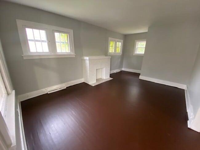 Photo - Bright 3BR+2BA Bungalow by Downtown