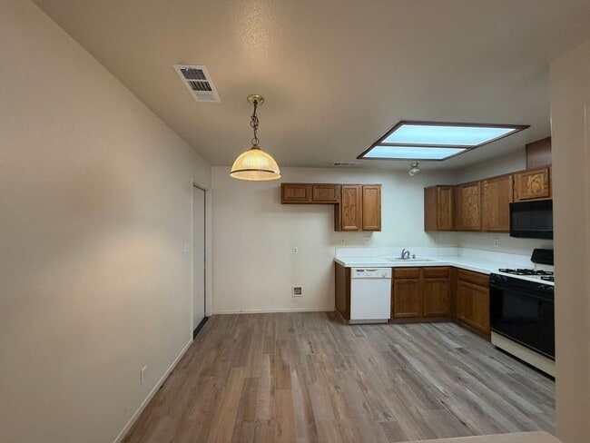 Photo - 2590-2596 Bright St Unit 2592 - LD 329