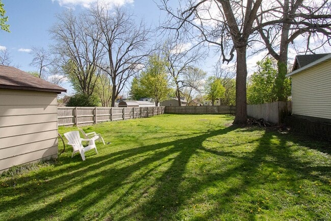Photo - Close to Downtown Location with Fenced Yard