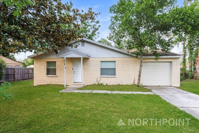 3 BR/2BA | Newly Renovated Single Family Home | 1-Car Covered Parking | Front yard! - 3 BR/2BA | Newly Renovated Single Family Home | 1-Car Covered Parking | Front yard!