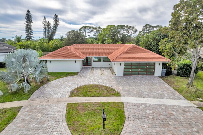 Photo - 5924 Pinebrook Dr