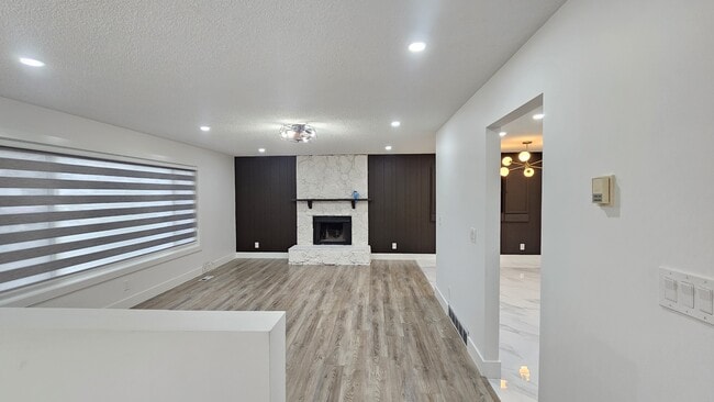 Photo - 6085 Glenmore Dr
