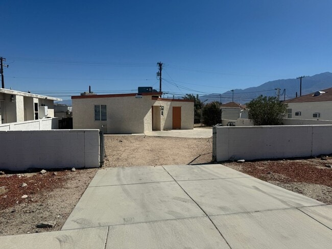 Building Photo - Desert View Apartments Unit A