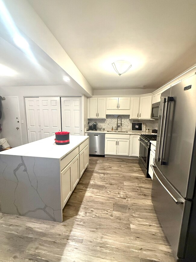 Photo - 850 N Dewitt Pl