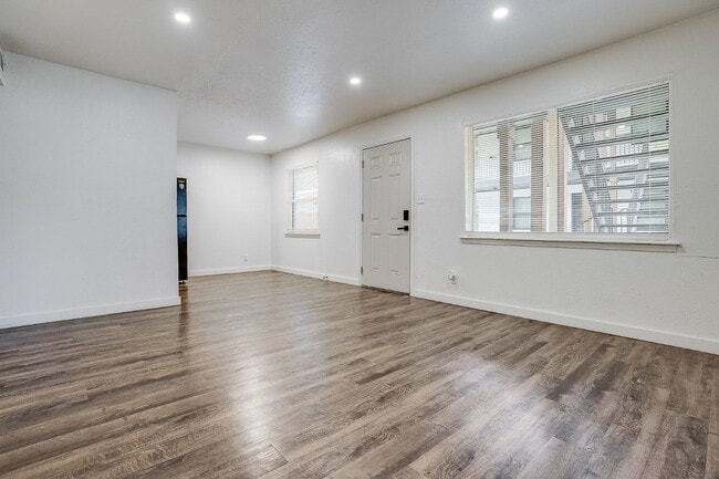 Photo - 1152 S Quaker Ave
