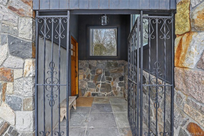 Photo - 600 Cantitoe St