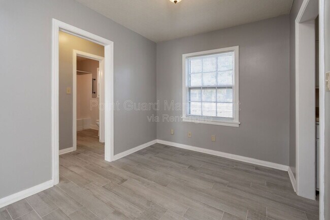 Photo - 4722 E Elm St