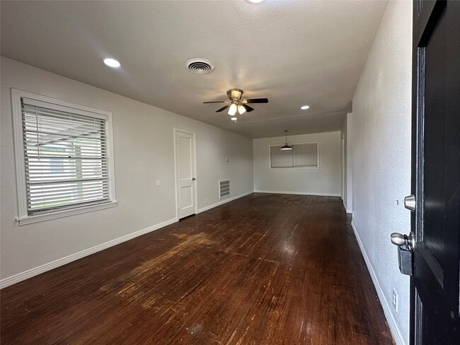 Building Photo - 6419 Thrush Dr