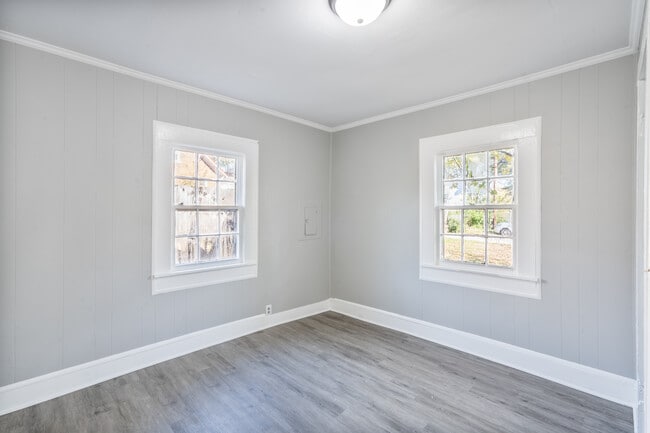 Photo - 611 E Main St