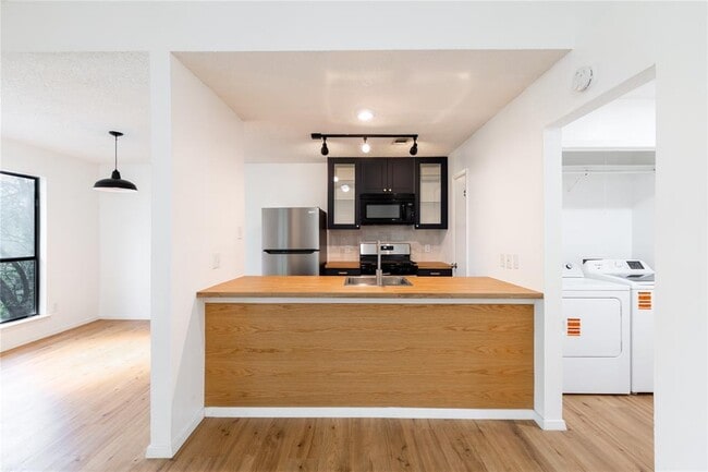 Photo - 706 Ramble Ln