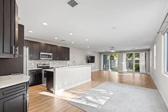 Photo - 619 SW 17th St
