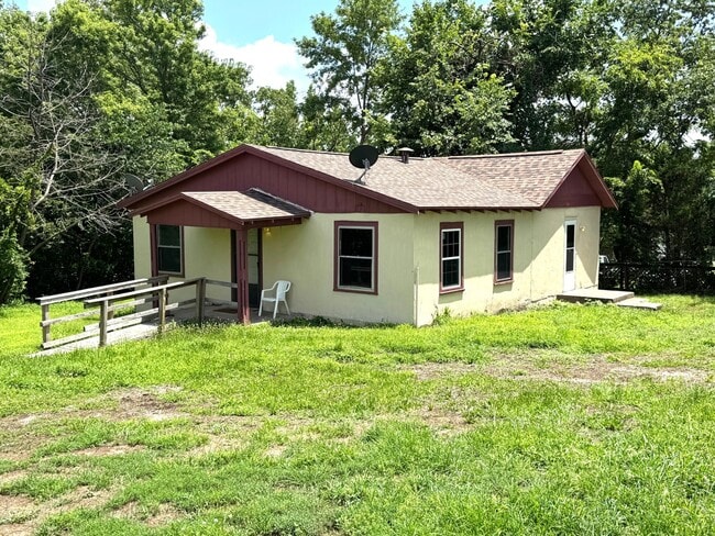 Building Photo - 108 E 43rd St Rental