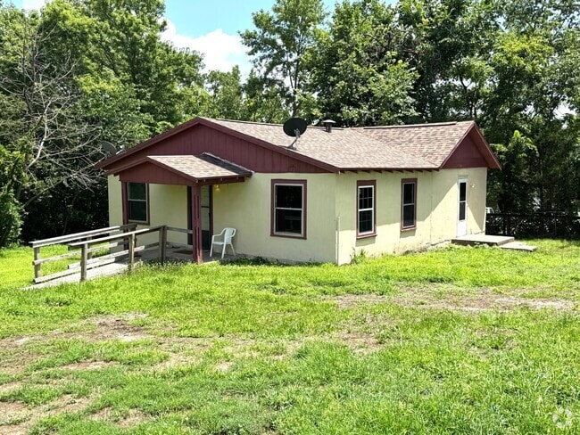 Building Photo - 108 E 43rd St Rental