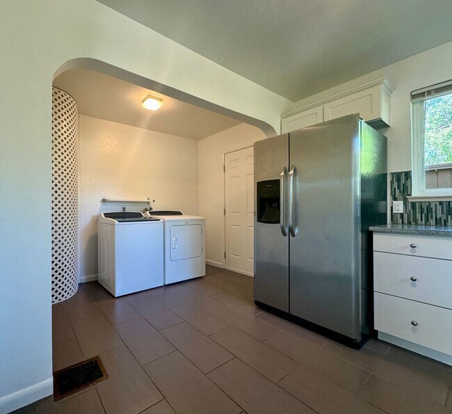 Photo - 2 Bedroom, 1 Bathroom Duplex in Denver! Available August!!