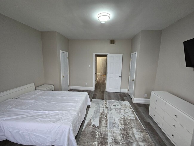 Photo - 4915 N 13th St Unit 1st Floor - A